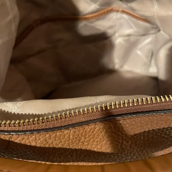 Michael Kors Large Pebbled Bag Never Used - Picture 9 of 13